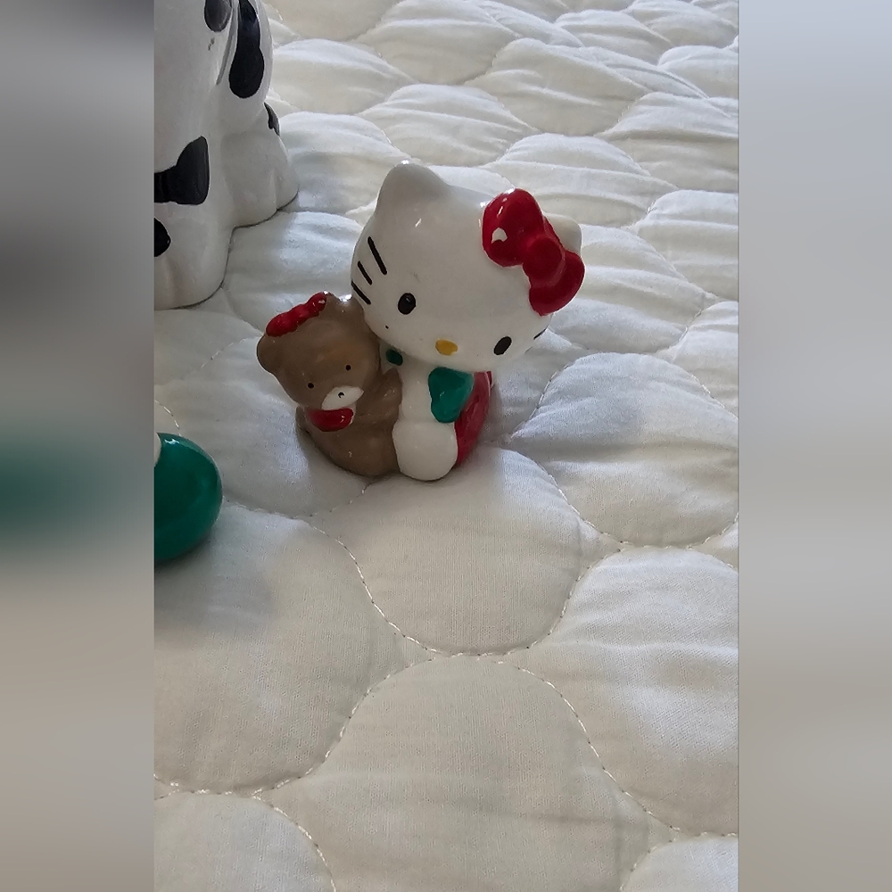 Dalmatian and Hello Kitty Figurine Set - Picture 4 of 4
